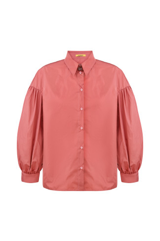Коралова святкова сорочка з фактурним рукавом та декоративним гудзиком Токайо