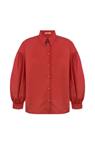 Червона святкова сорочка з фактурним рукавом та декоративним гудзиком Токайо