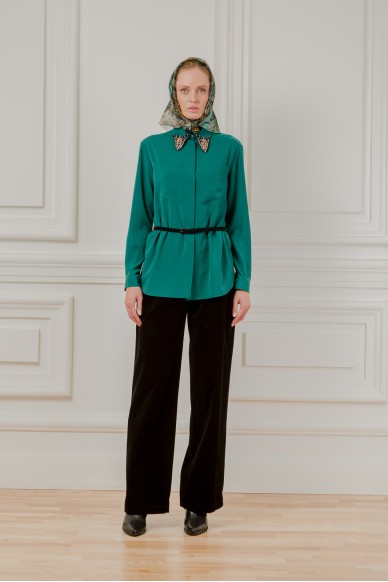 Emerald blouse embroidered with Savannah stones - photo