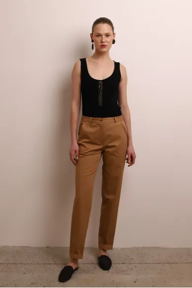 Зауженные хлопковые брюки Амадея - фото