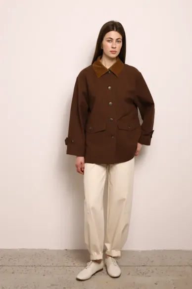 Шоколадная весенняя хлопковая куртка с воротом Грейсли - фото