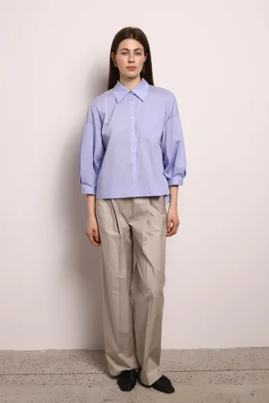 Бавовняна блакитна укорочена сорочка з пишним фактурним рукавом Лін - фото