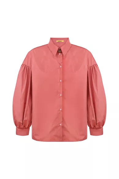 Коралова святкова сорочка з фактурним рукавом та декоративним гудзиком Токайо - фото