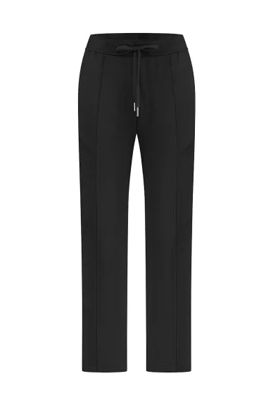 Вискозные черные зауженные брюки на резинке в стиле спортшик Джерси - фото