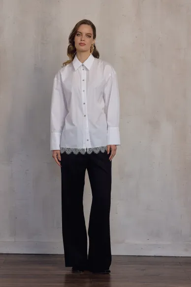 Arles white fitted cotton shirt with elegant lacing at the back - photo