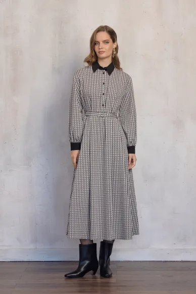 Vincennes fitted maxi dress with a collar in a black and beige print - photo