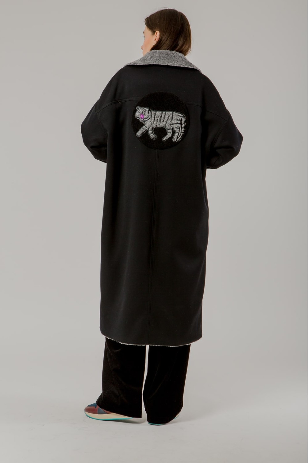 Пальто-рубашка на подкладке из эко меха и аппликацией Айслин - фото 8