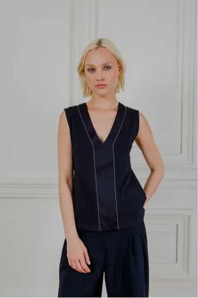 Темно-синяя вискозная блуза с цепочкой Алайн