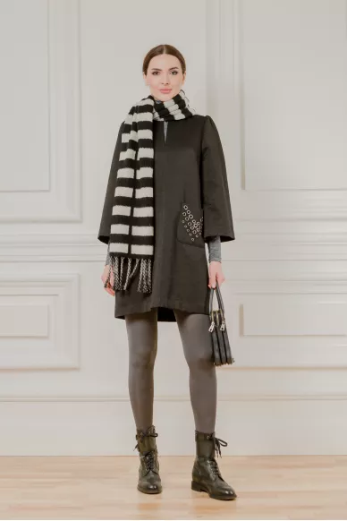 The dress is decorated with Simeon eyelets - photo