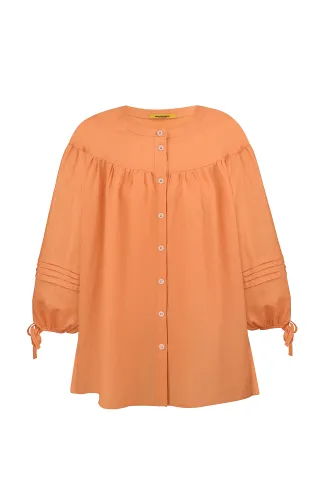 Red linen blouse in the ethnic style of Iga